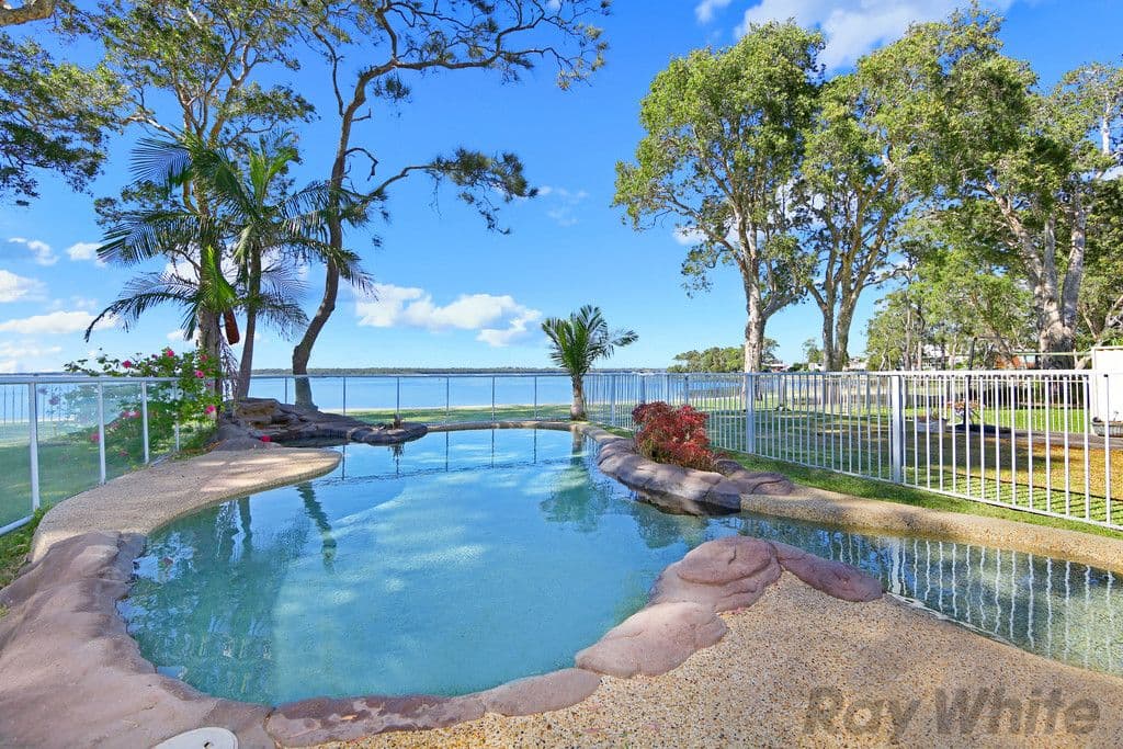 32 Woodland Parkway, Buff Point - Image 1
