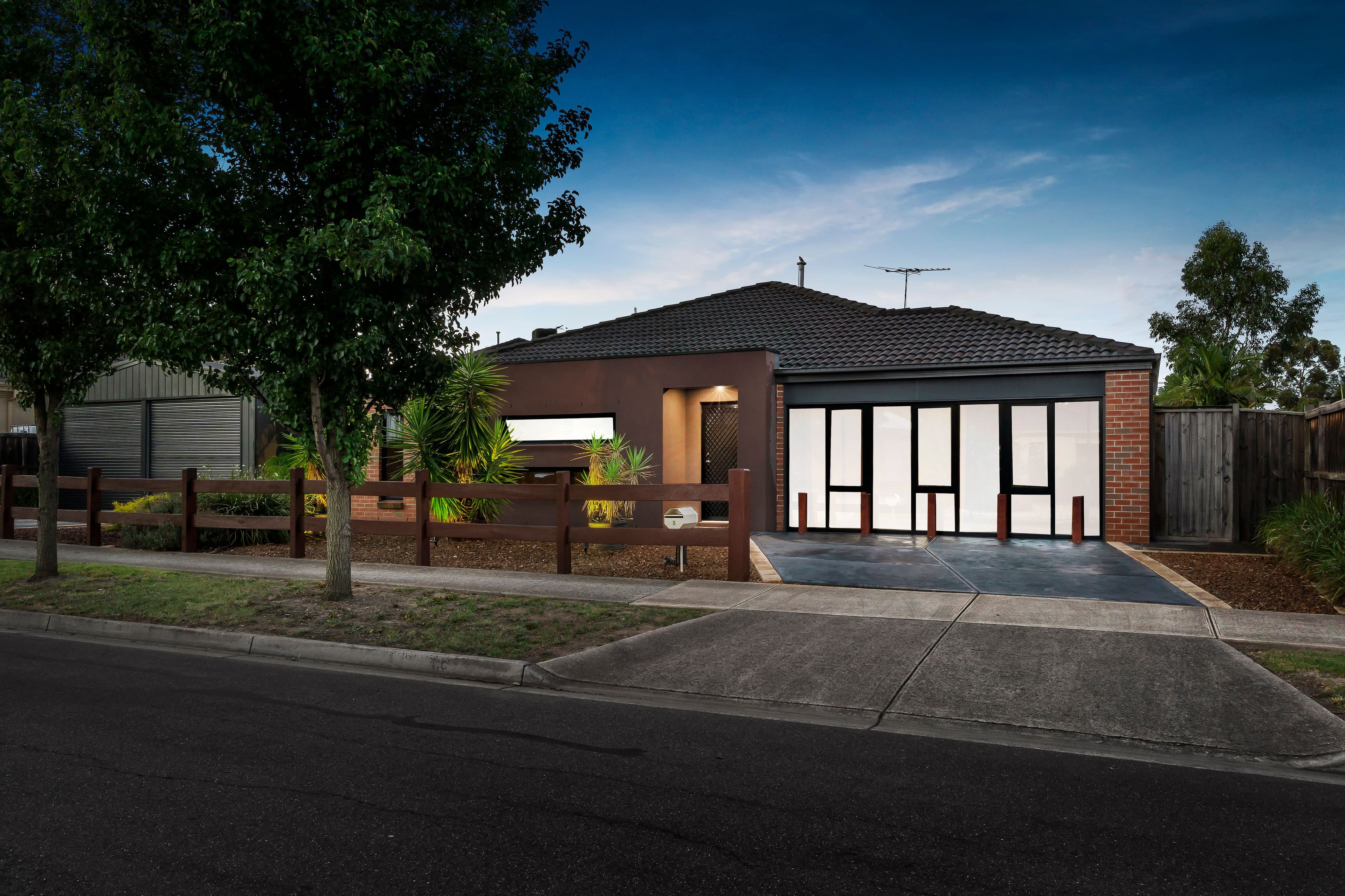1/3 Rosewood Avenue, Bangalow - Image 1