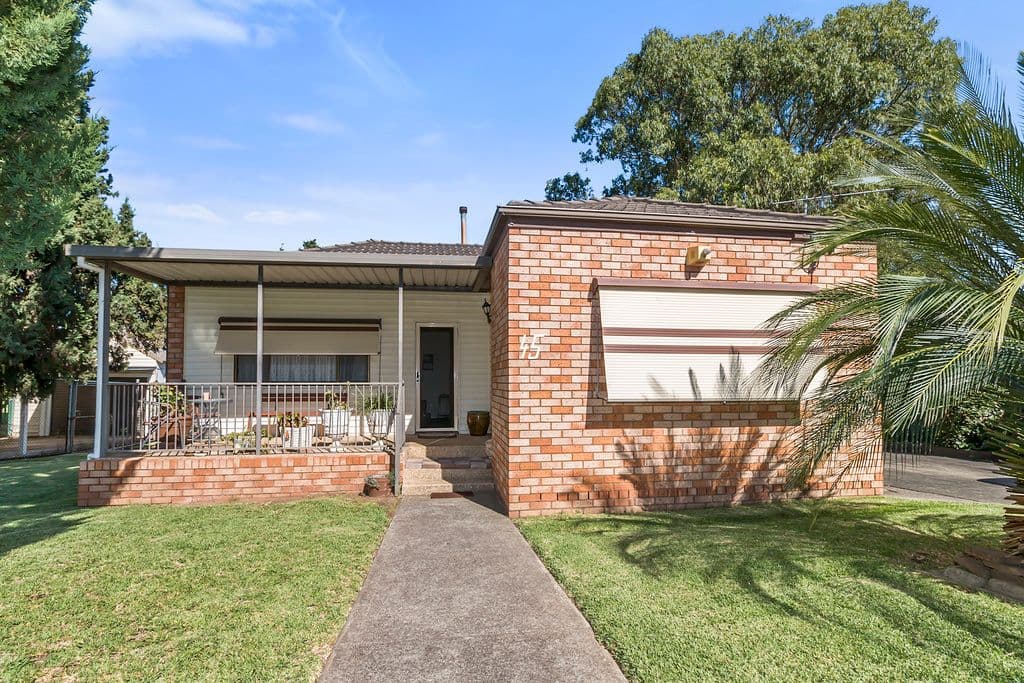 45 Rowe Avenue, Lurnea - Image 1