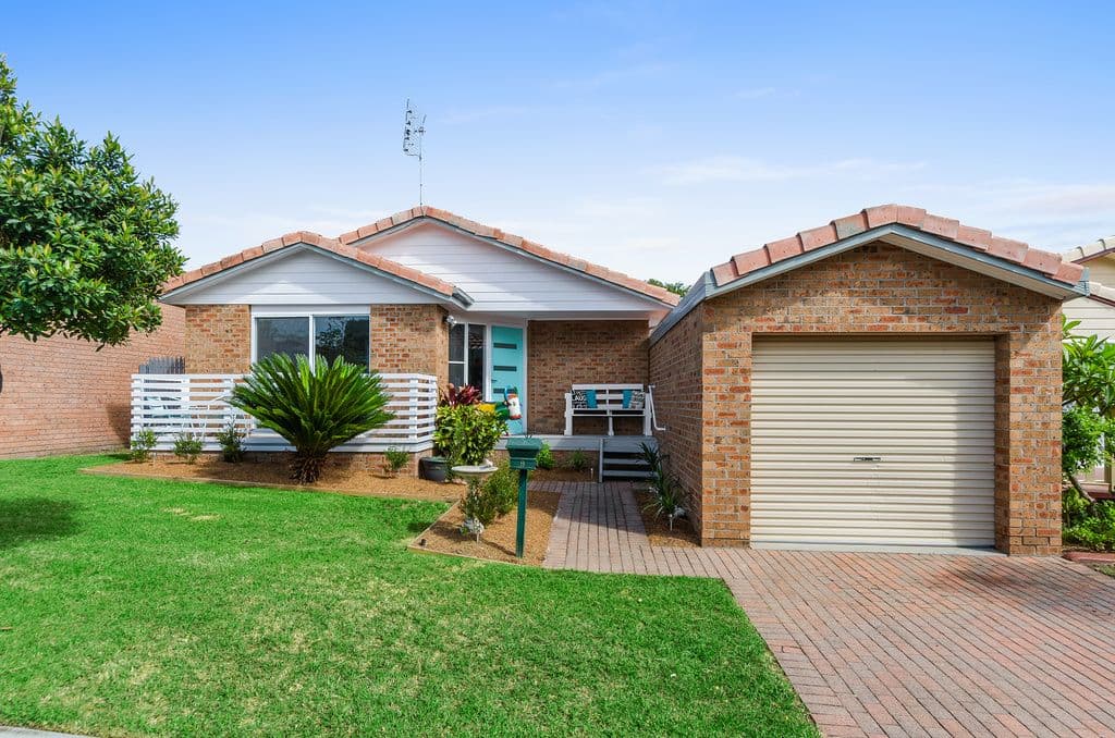 8 Ashmore Crescent, Kanahooka - Image 1