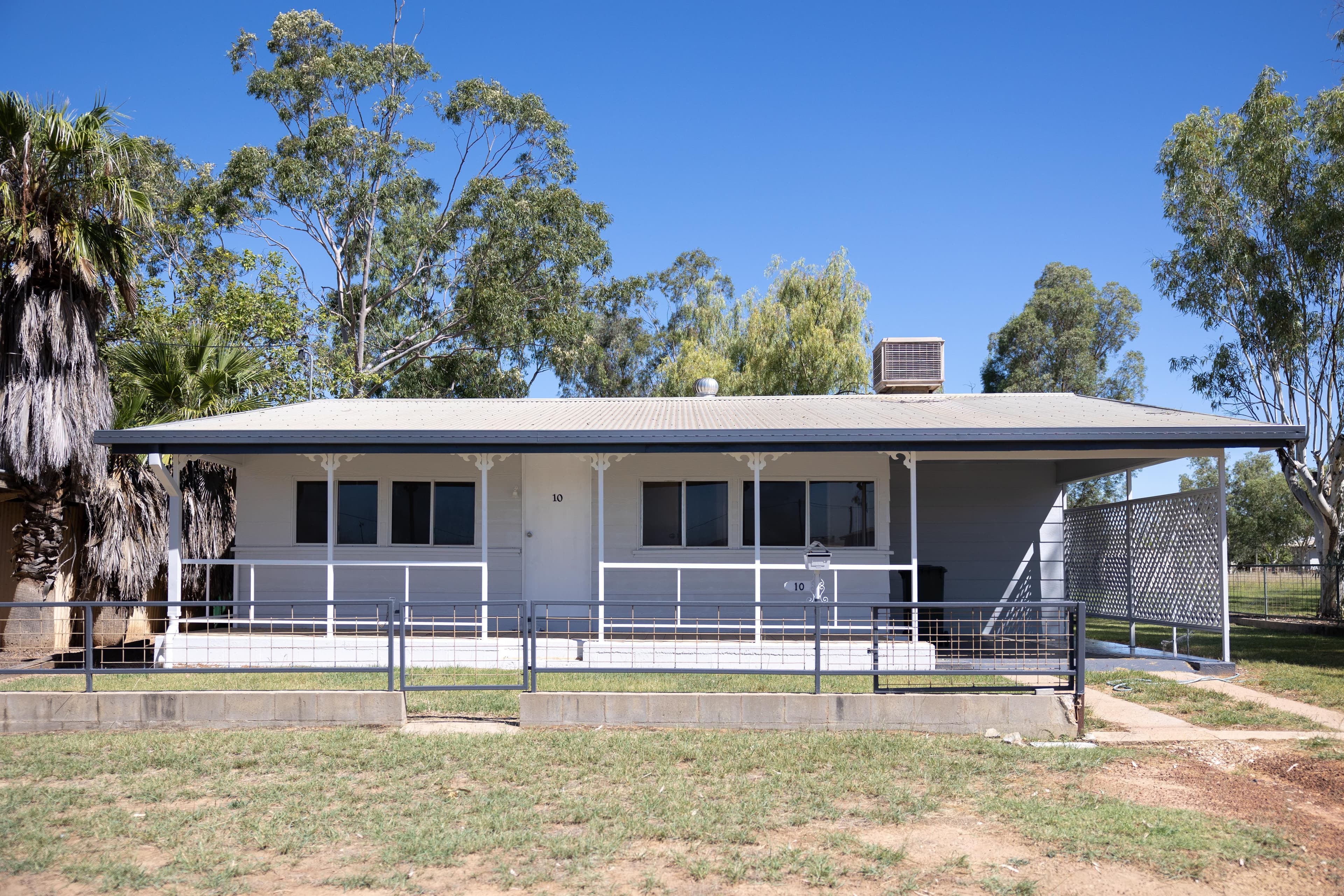 10 Bedford Street, Blackall QLD 4472, Blackall - Image 1