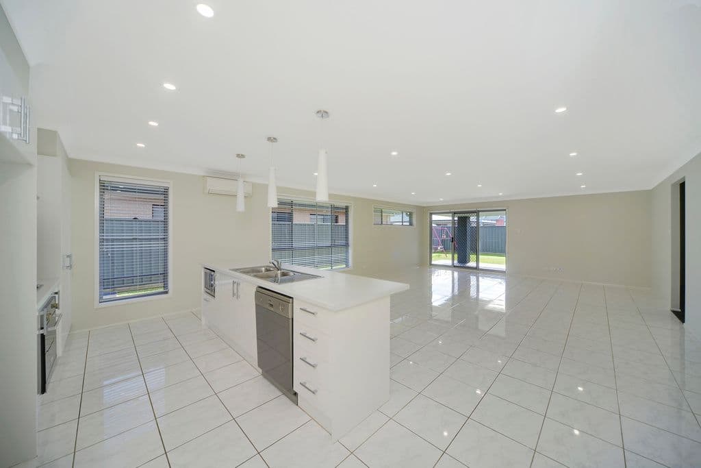 9 Bayview Avenue, Haywards Bay - Image 1