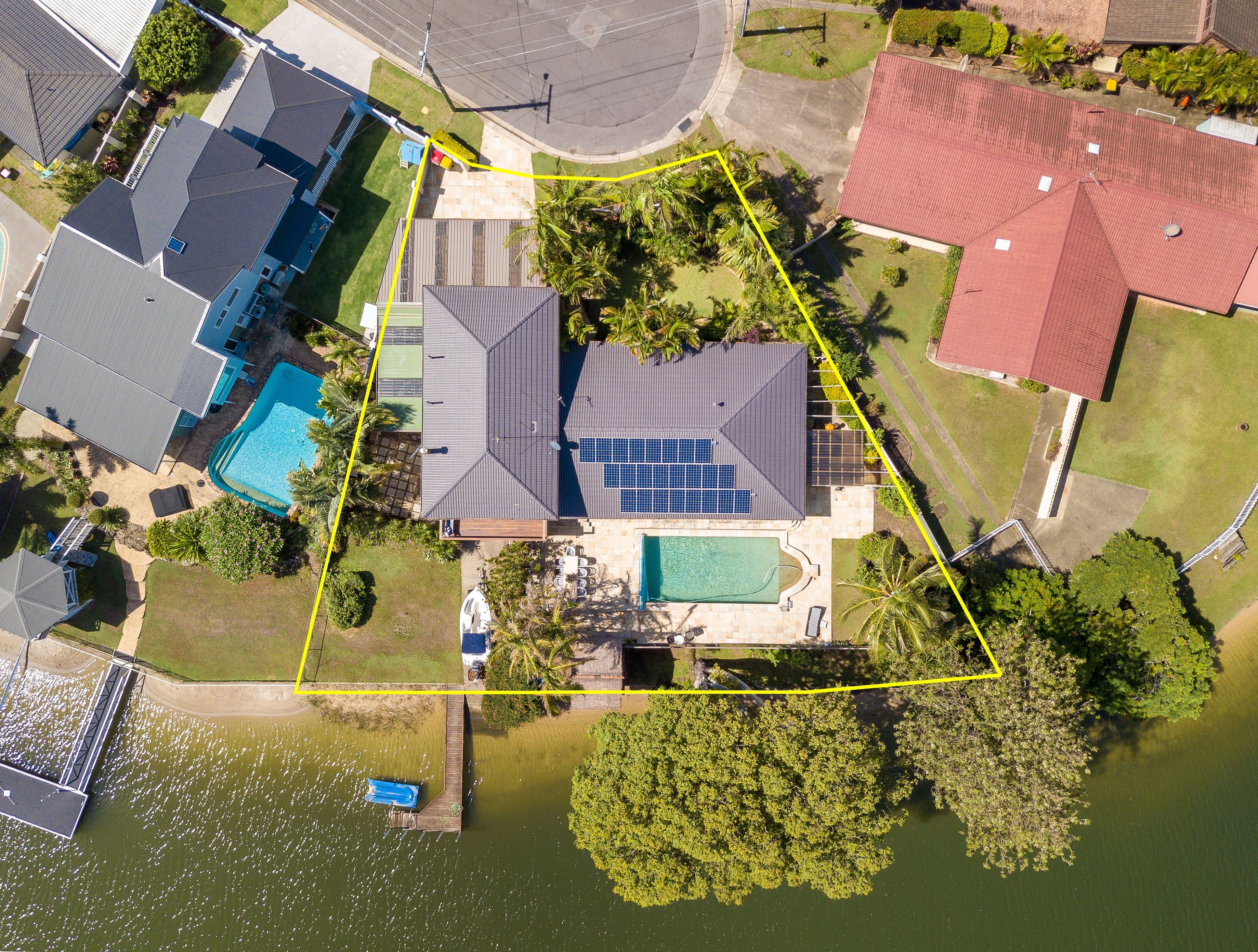 17 Andrew Avenue, Broadbeach Waters QLD 4218, Broadbeach Waters - Image 1