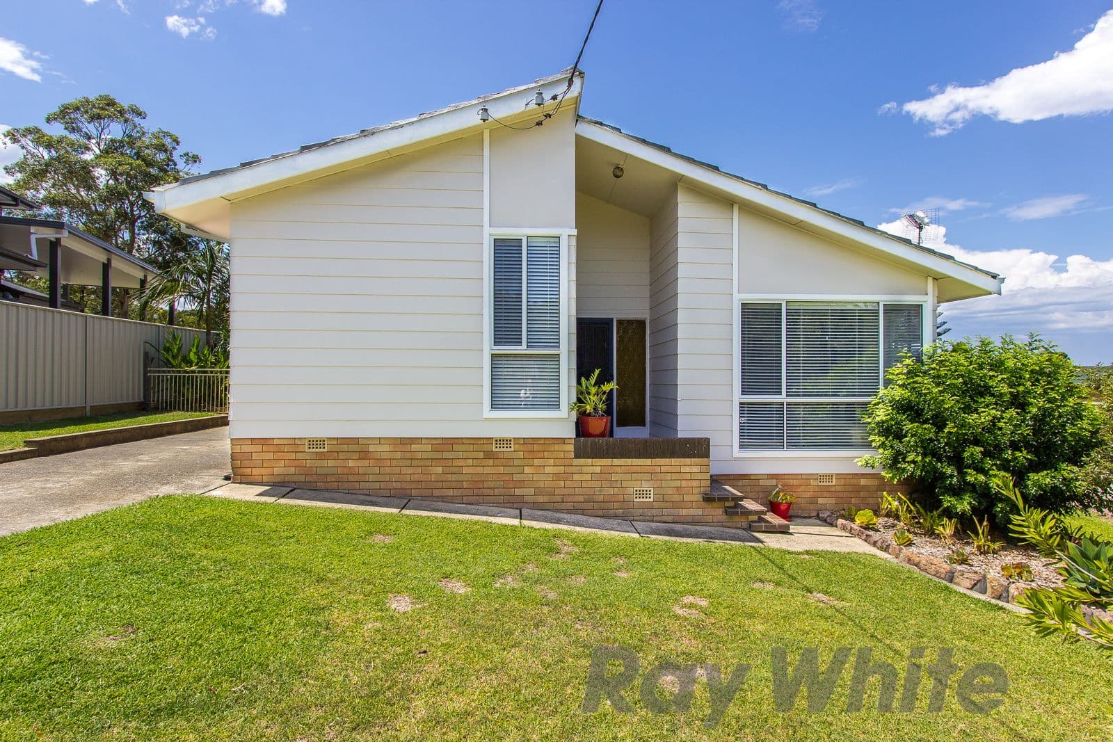 9 Whitburn Close, Charlestown - Image 1
