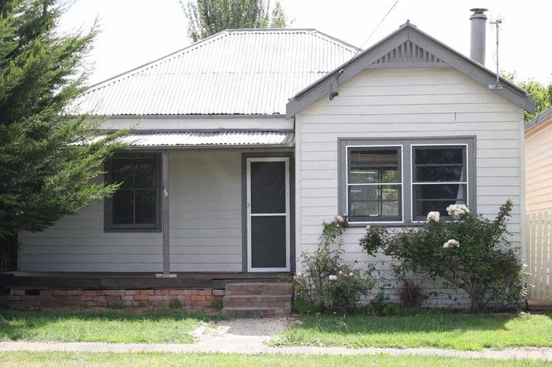 112 West Avenue, GLEN INNES NSW 2370, Glen Innes - Image 1