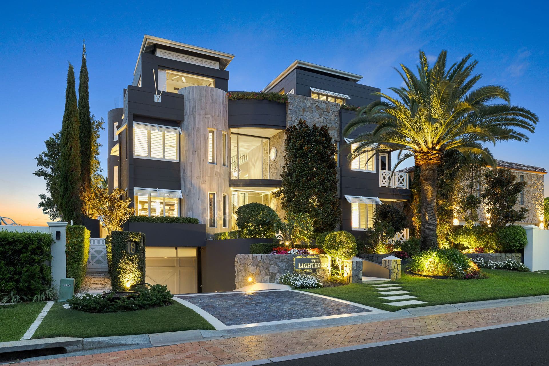 18 Knightsbridge Parade East, Sovereign Islands QLD 4216, Sovereign Islands - Image 1