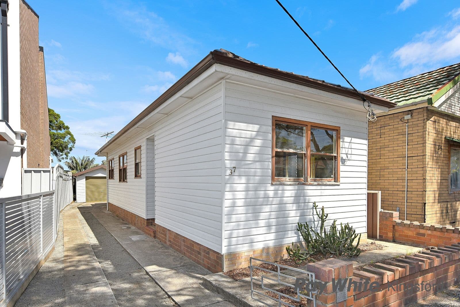 37 Universal Street, Eastlakes - Image 1