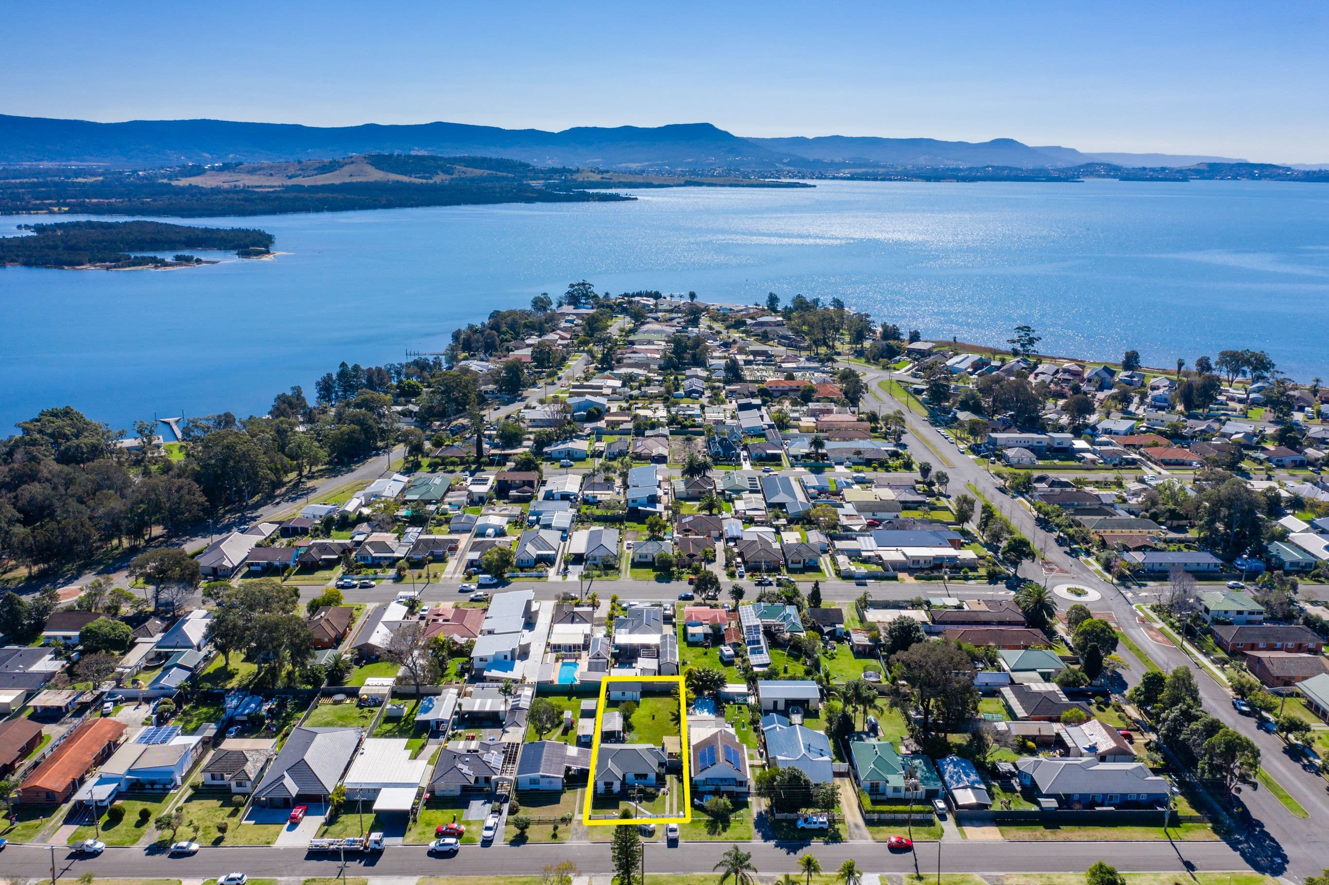64 Barton Street, Oak Flats - Image 1