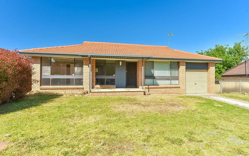 11 Collis Place, Minto - Image 1