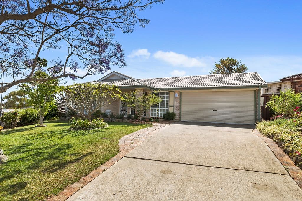12 Haslewood Place, Hinchinbrook - Image 1