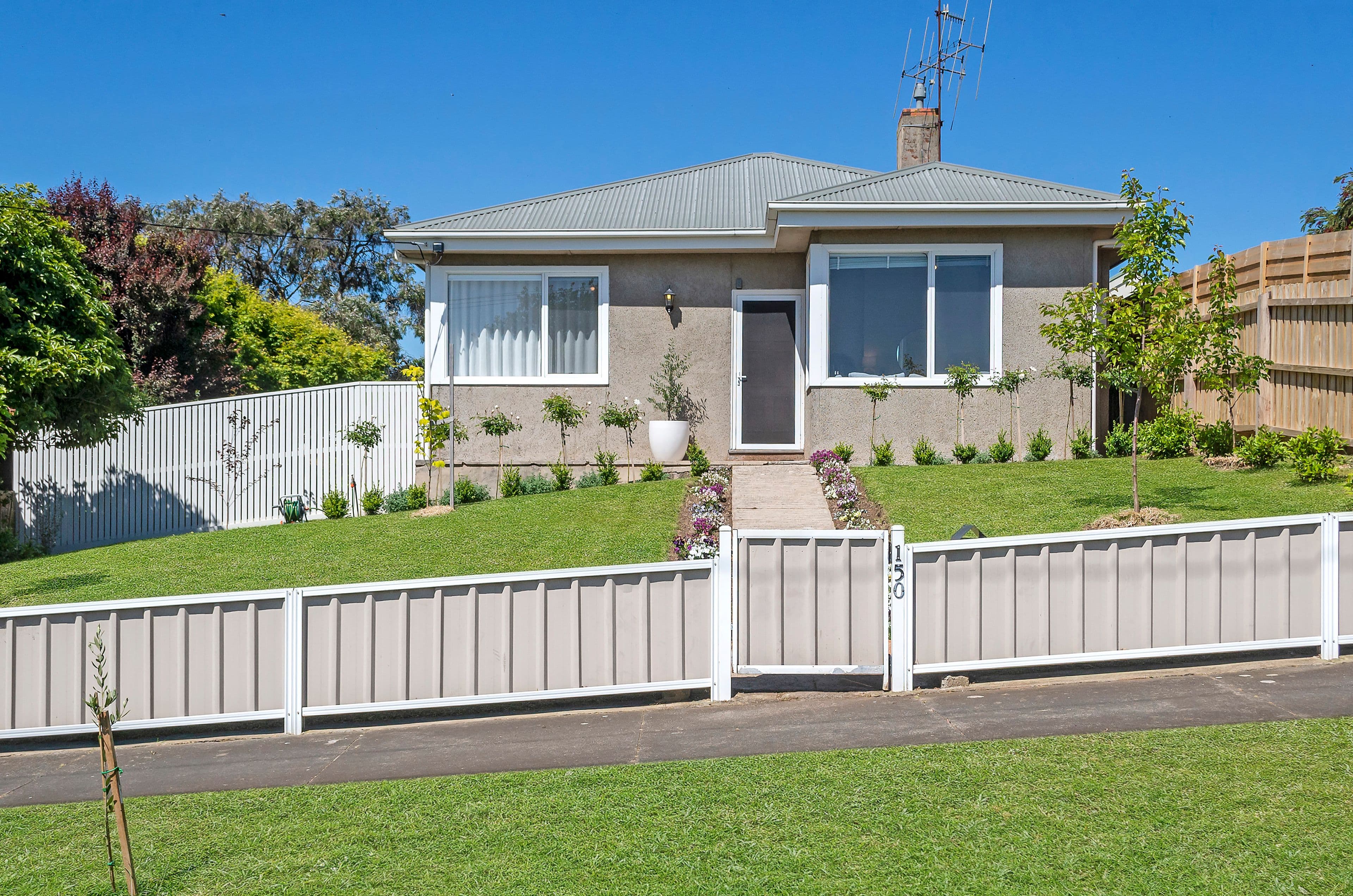 2/11 Amberwood Place, Menai, Menai - Image 1
