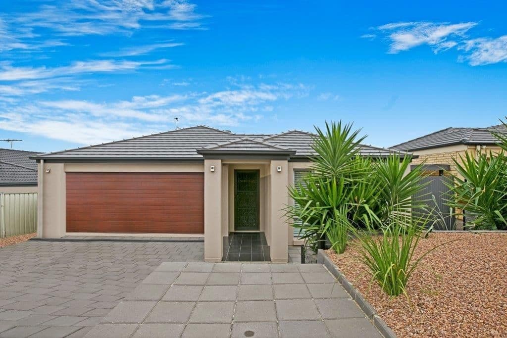 25 Manchester Circuit, Craigmore SA 5114, Craigmore - Image 1