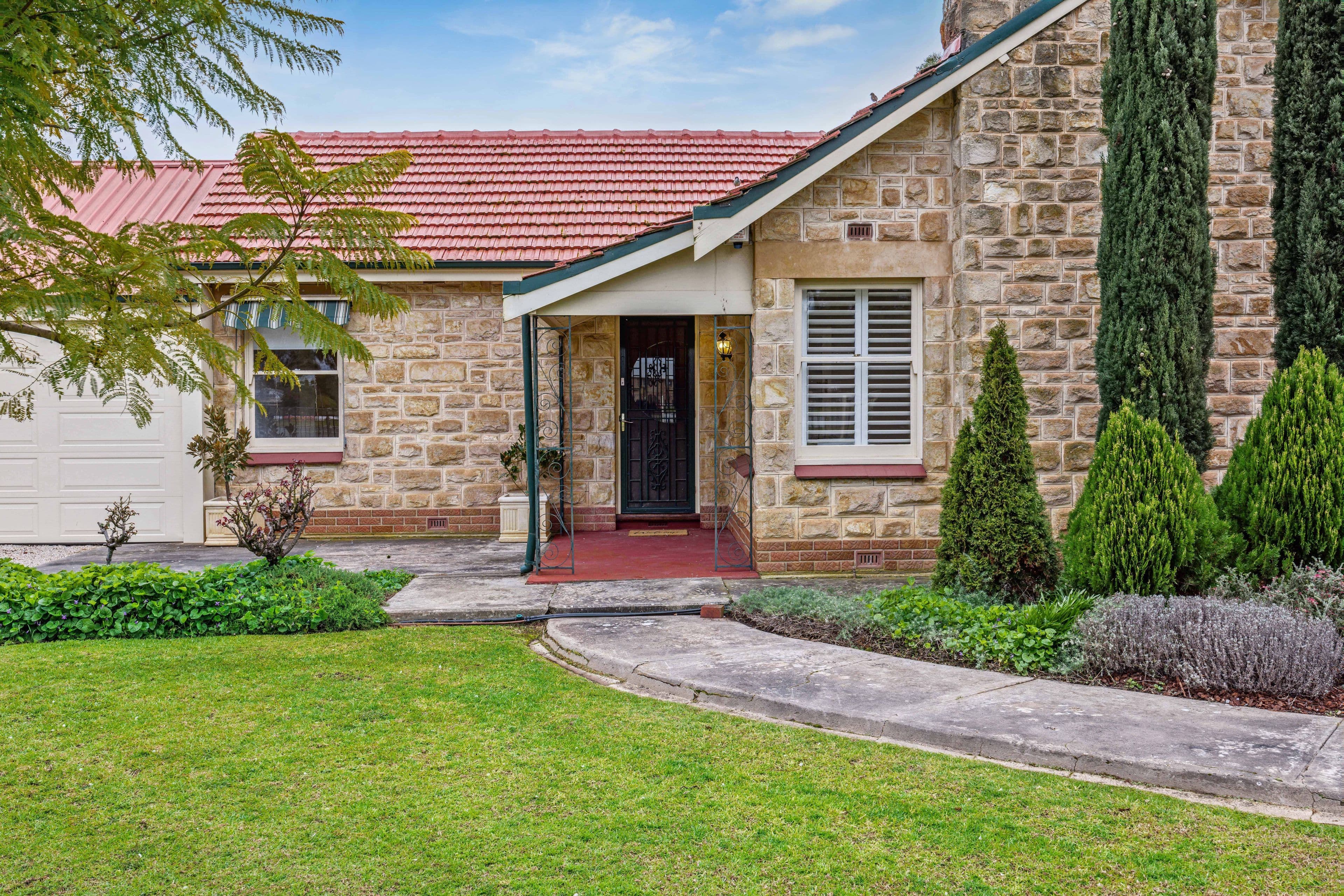 11 Ashbourne Road, Strathalbyn SA 5255, Strathalbyn - Image 1