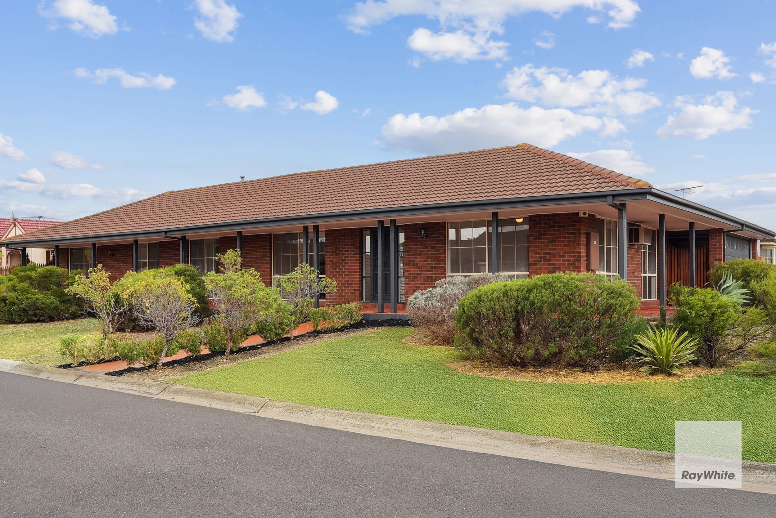 41 Stagecoach Crescent, Sydenham VIC 3037, Sydenham - Image 1