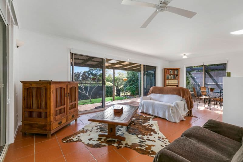 23 Comet Drive, Sunrise Beach - Image 1