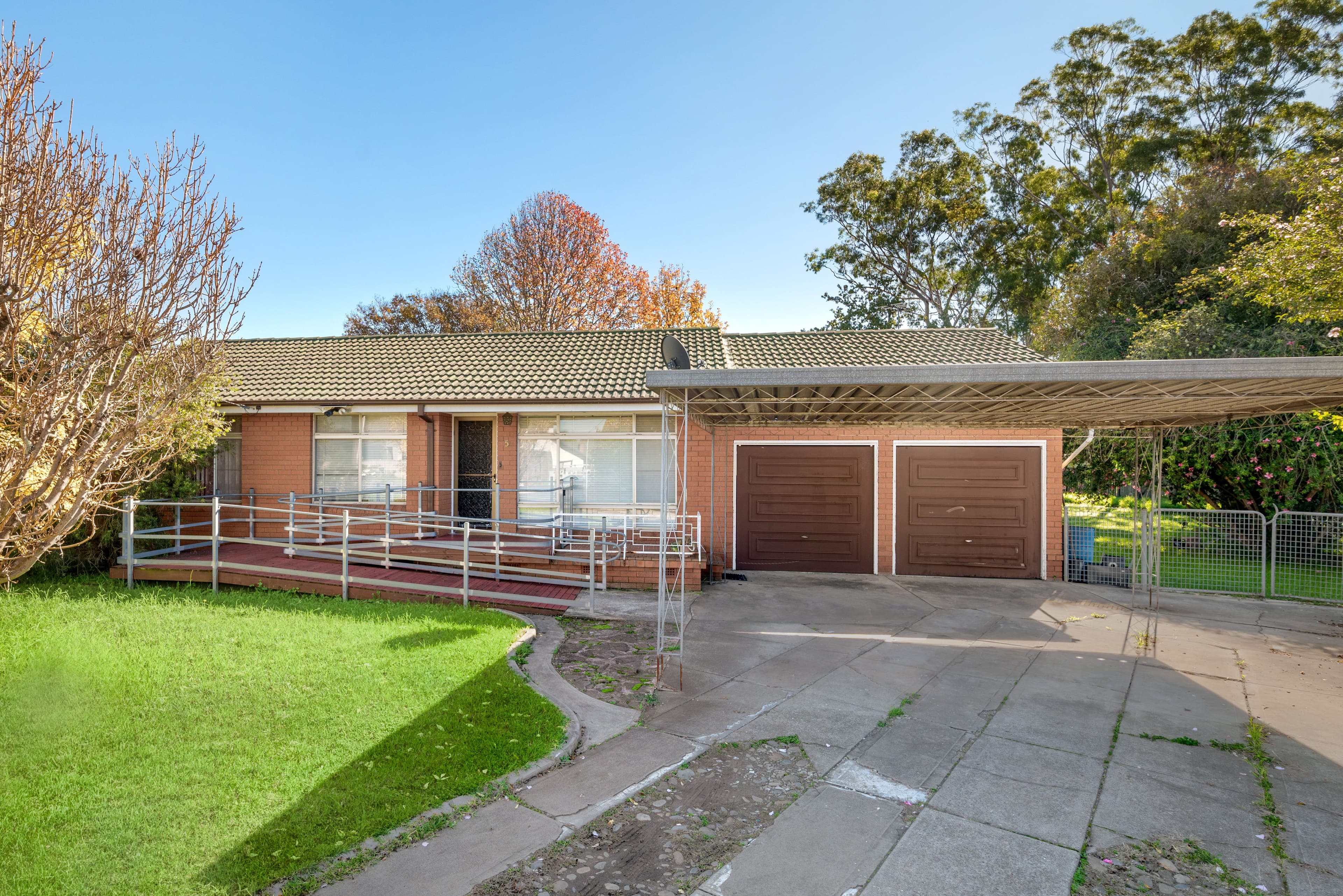 5 Burns Avenue, Macquarie Fields NSW 2564, Macquarie Fields - Image 1