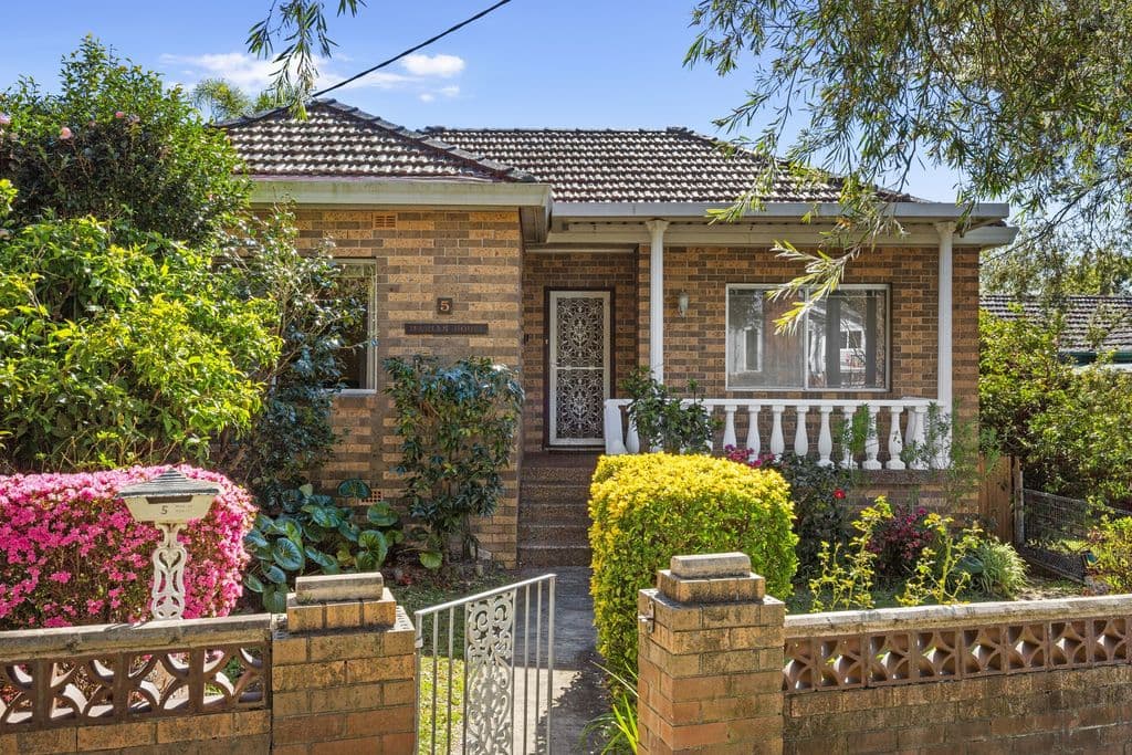 5 First Avenue, Jannali - Image 1