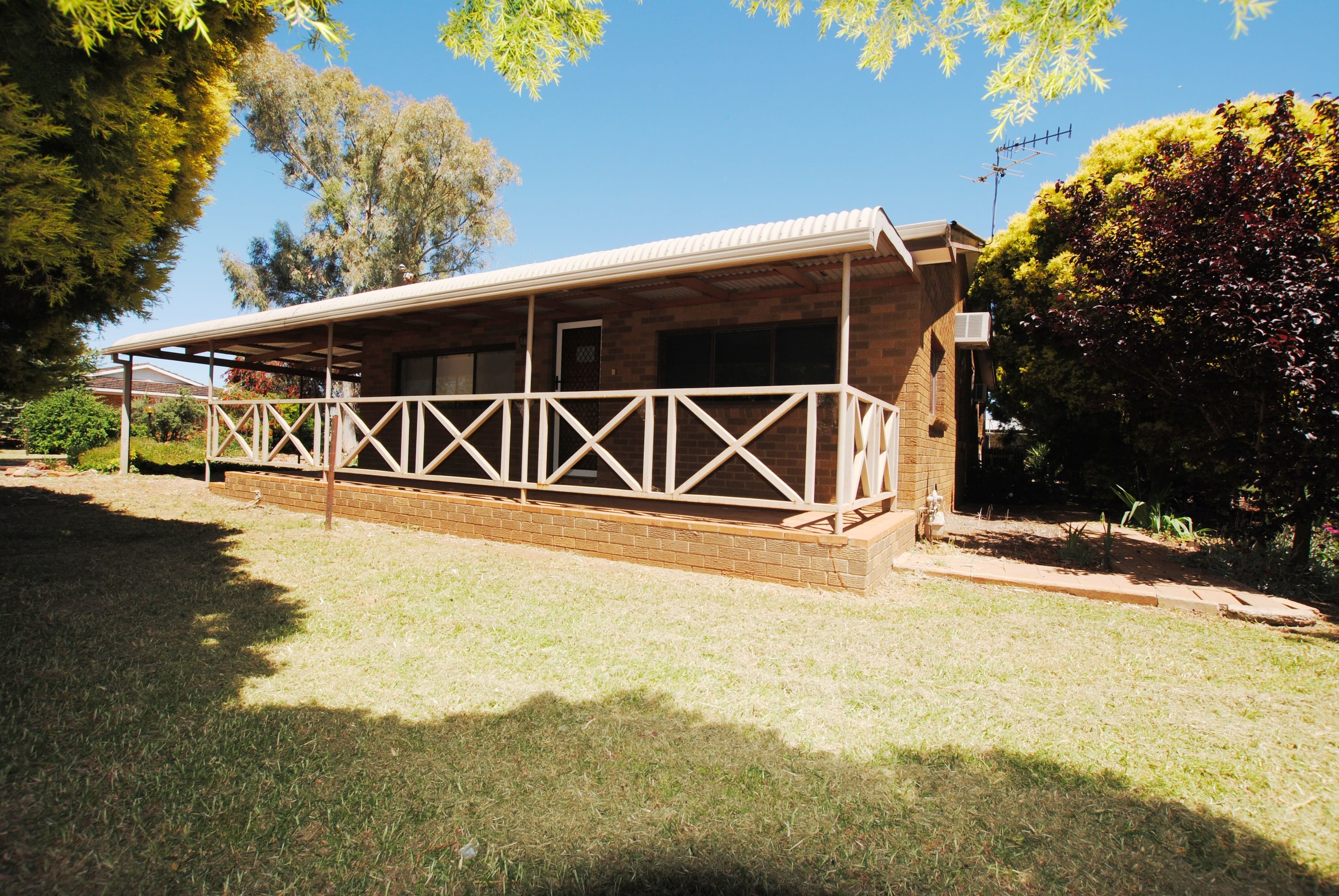 37 Collins Road, Griffith - Image 1