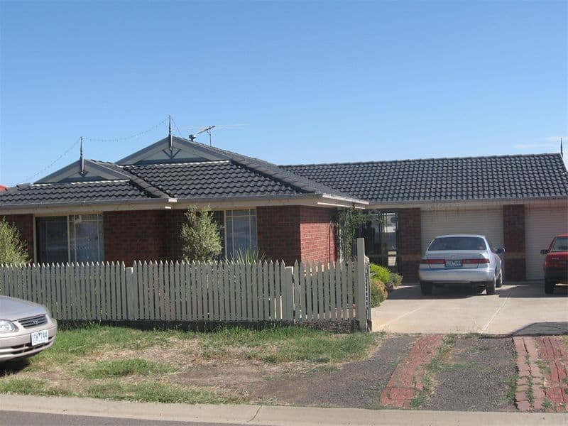 8 Osborne Way, WALLAN VIC 3756, Wallan - Image 1