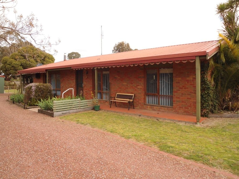 4 Redleaf Close, HEATHCOTE VIC 3523, Heathcote - Image 1