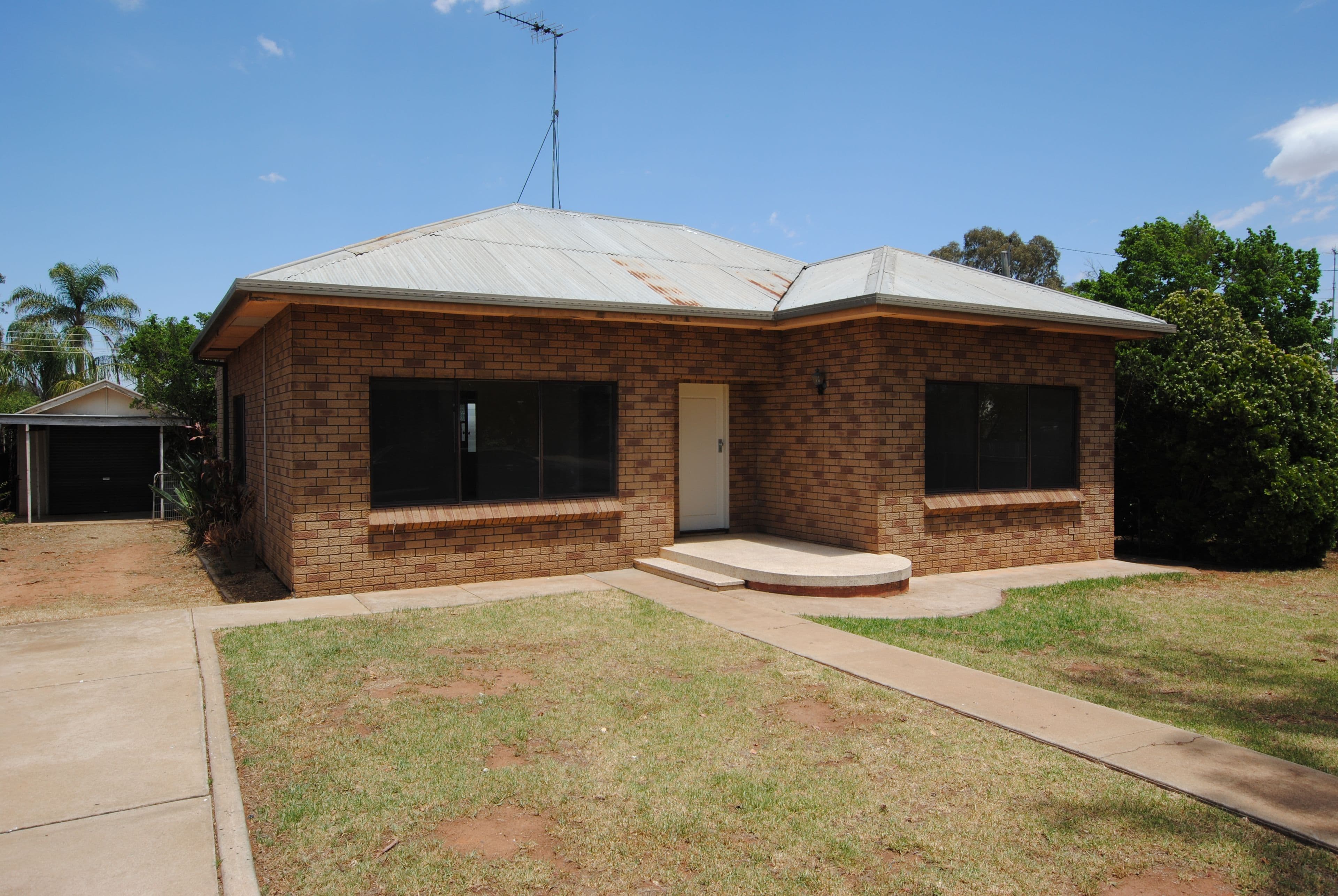 14 Almoola Street, Griffith - Image 1