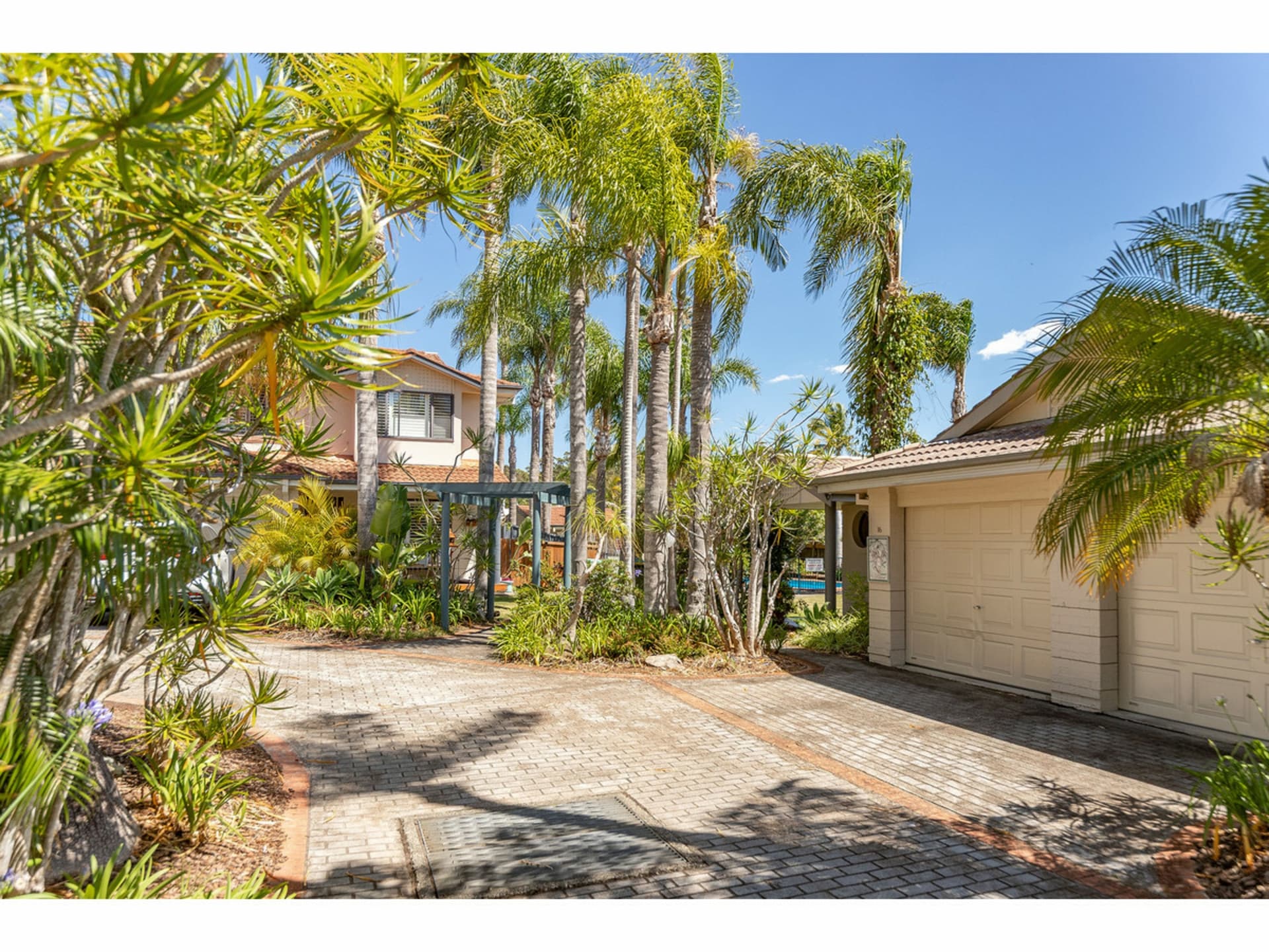 16/2 James Foster Drive, Black Head, Black Head - Image 1