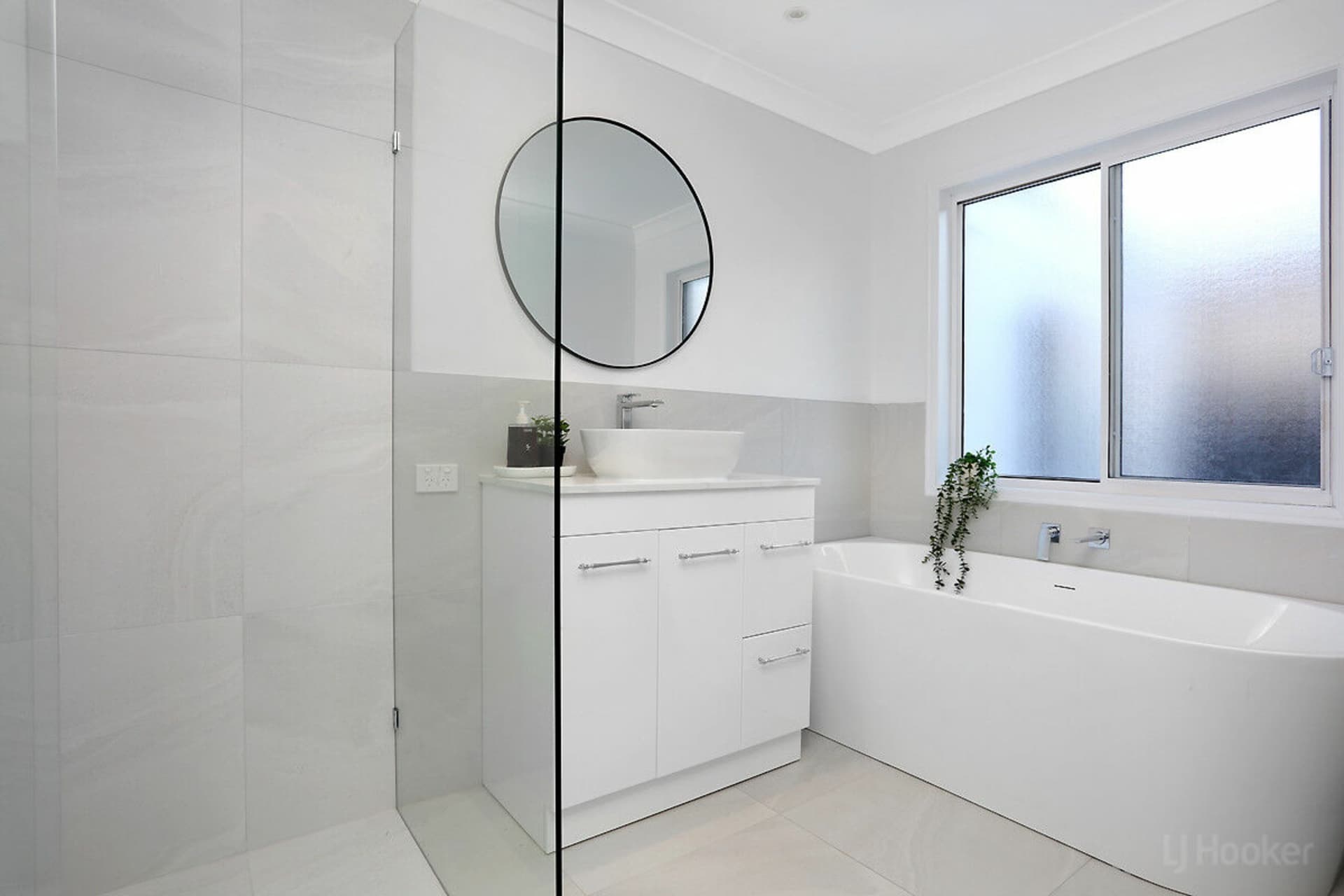 77 The Estuary, Coombabah, Coombabah - Image 1