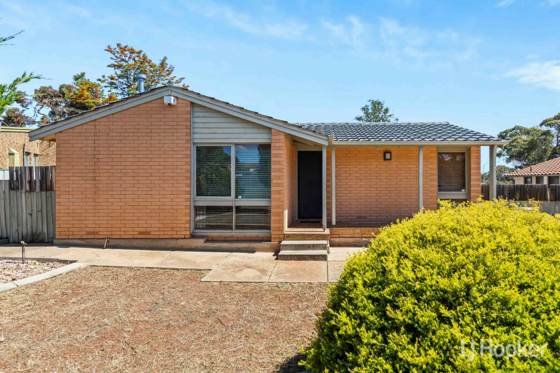 27 Eringa Court, Craigmore, Craigmore - Image 1