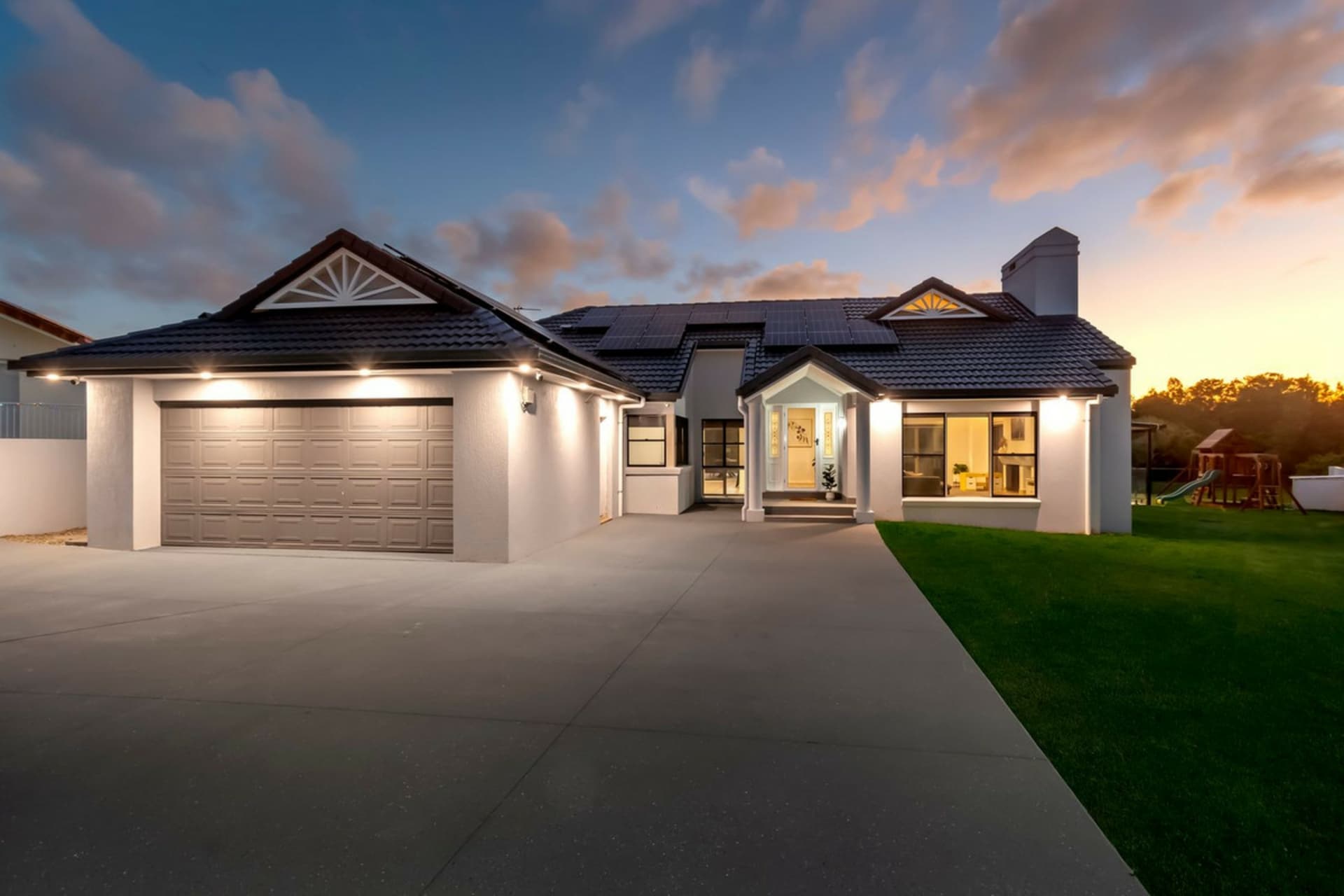 32 Palmcrest Drive, Carrara, Carrara - Image 1