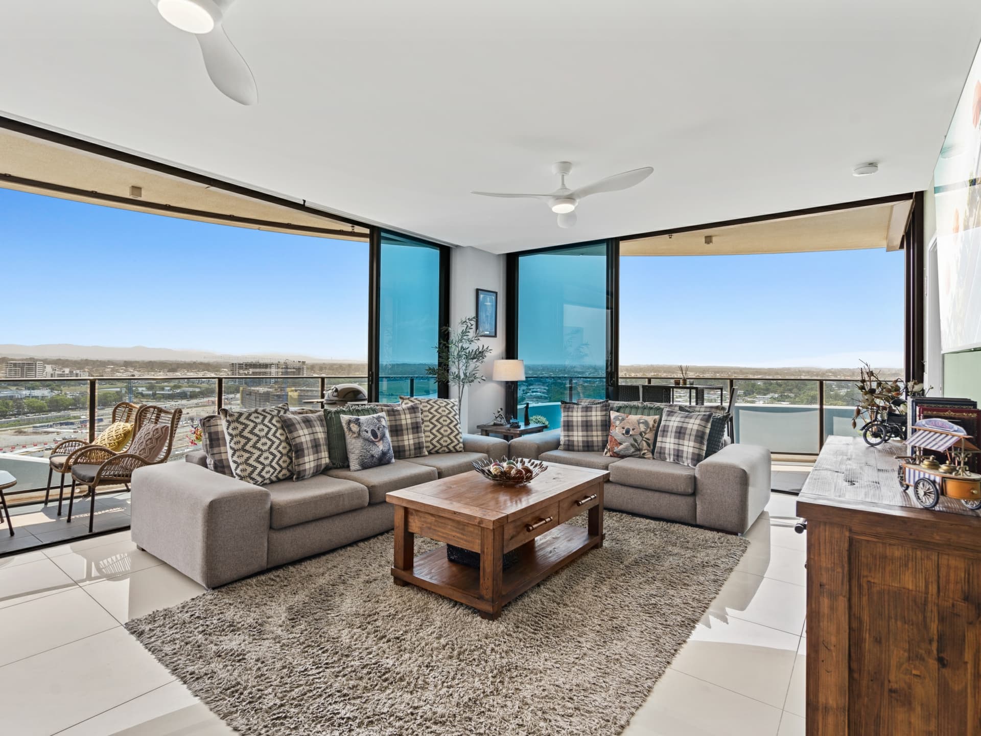 11301/5 Harbour Side Court, Biggera Waters, Biggera Waters - Image 1