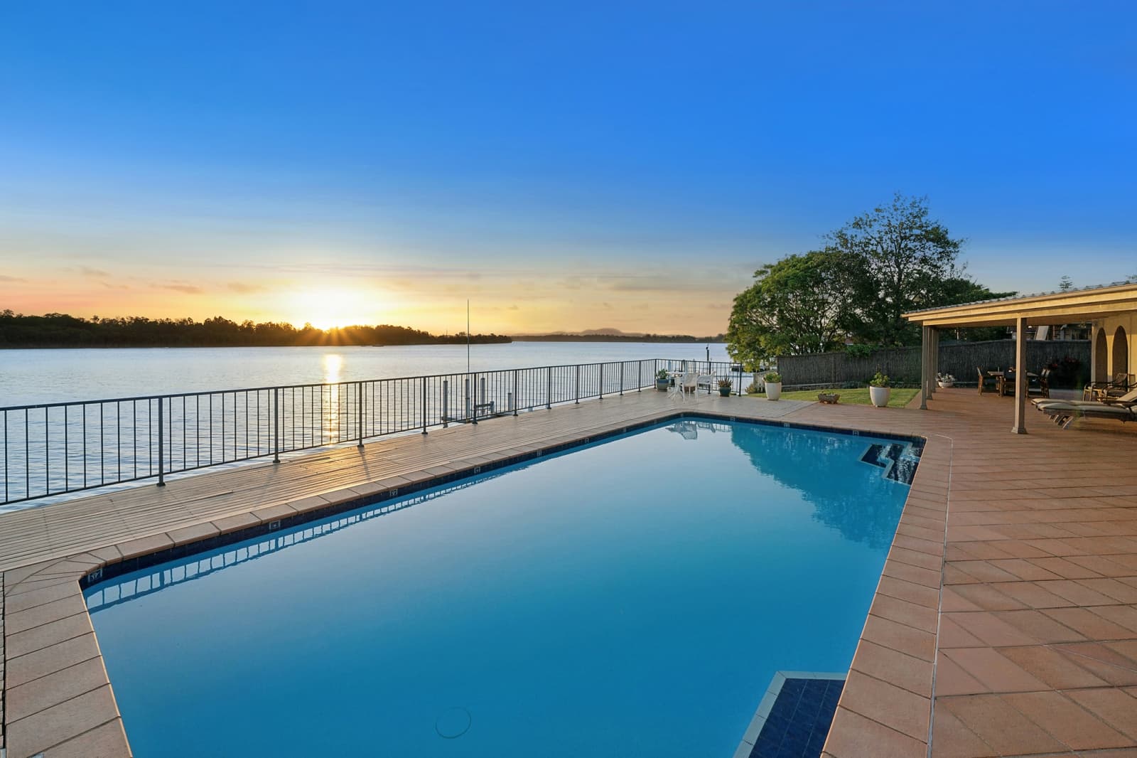 49 Riverside Drive,Riverside, Riverside - Image 1