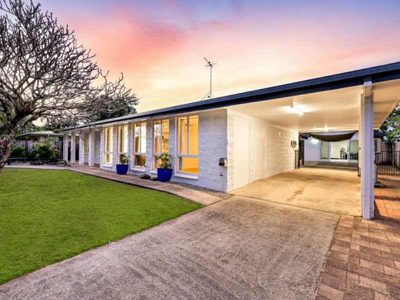 10 Hickory Street, Holloways Beach, Holloways Beach - Image 1