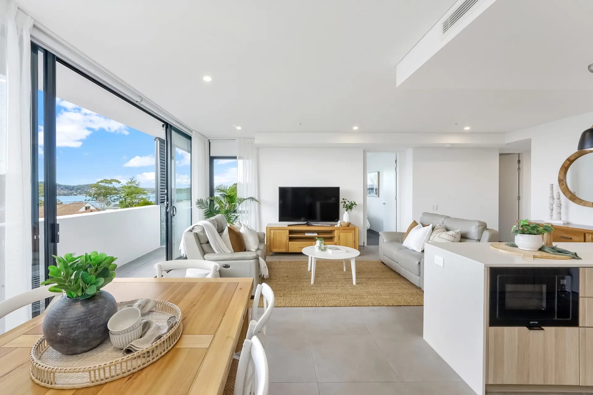 206/8 Duke Street, Point Frederick - Image 1