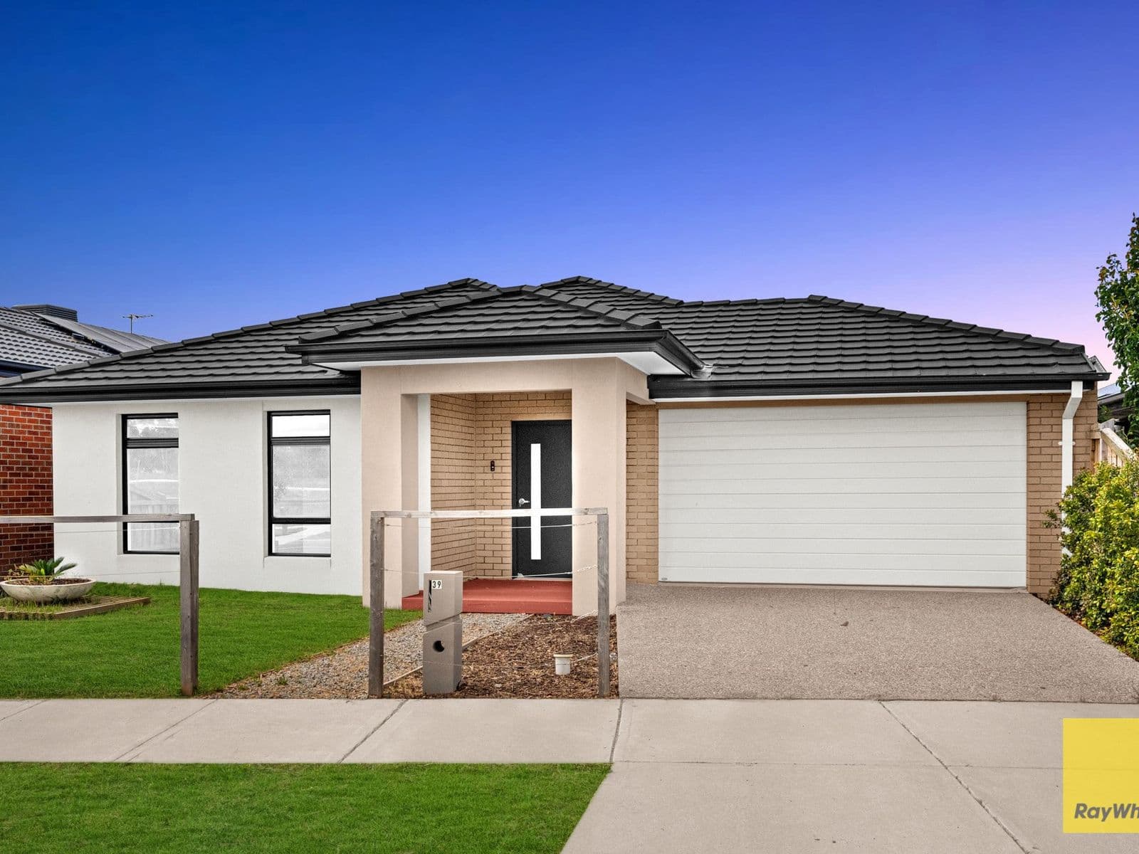 39 Lorikeet Circuit, Rockbank - Image 1