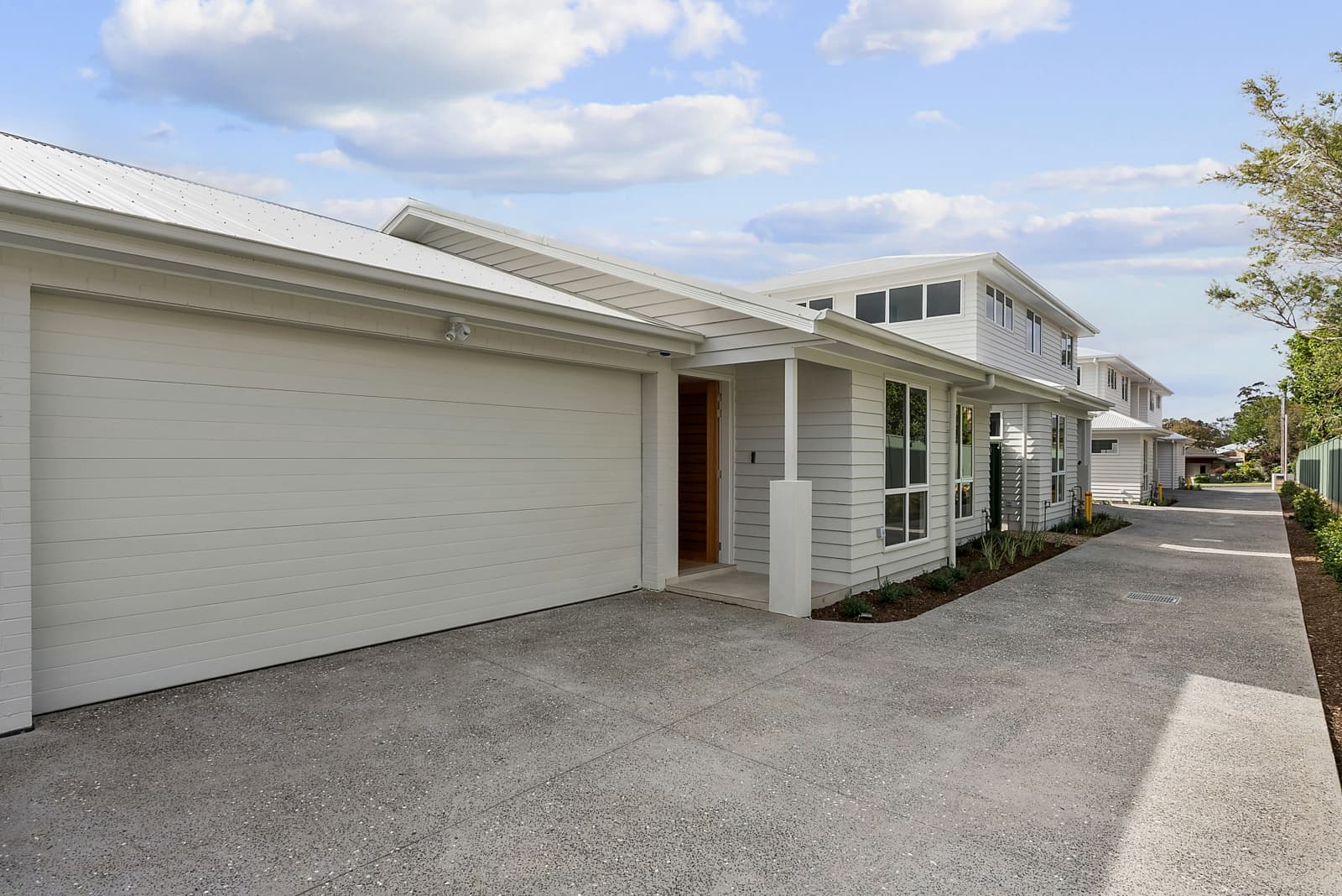 42 Engadine Avenue, Engadine - Image 1