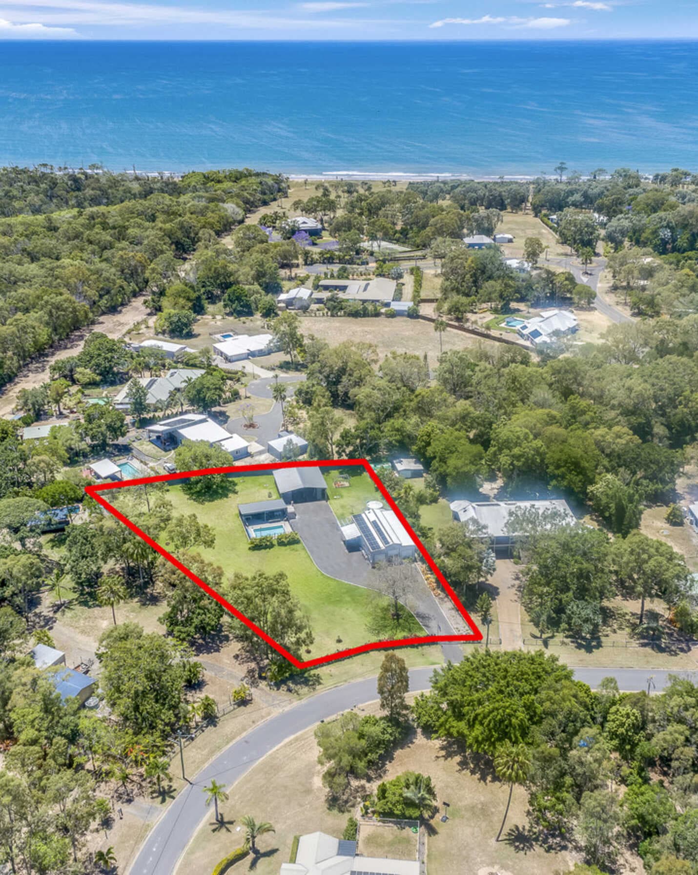20 Kingfisher Crescent Moore Park Beach, Beach - Image 1