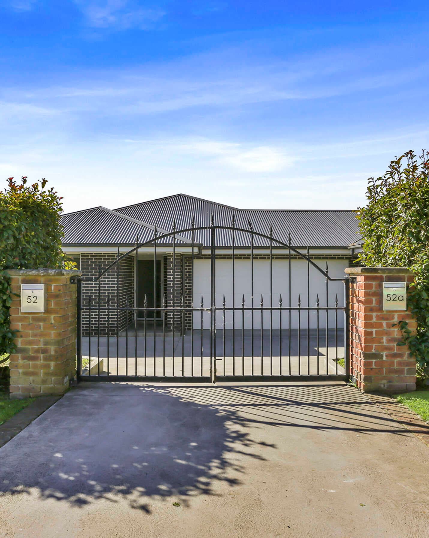 52 & 52a Yarrawa Street, Moss Vale - Image 1