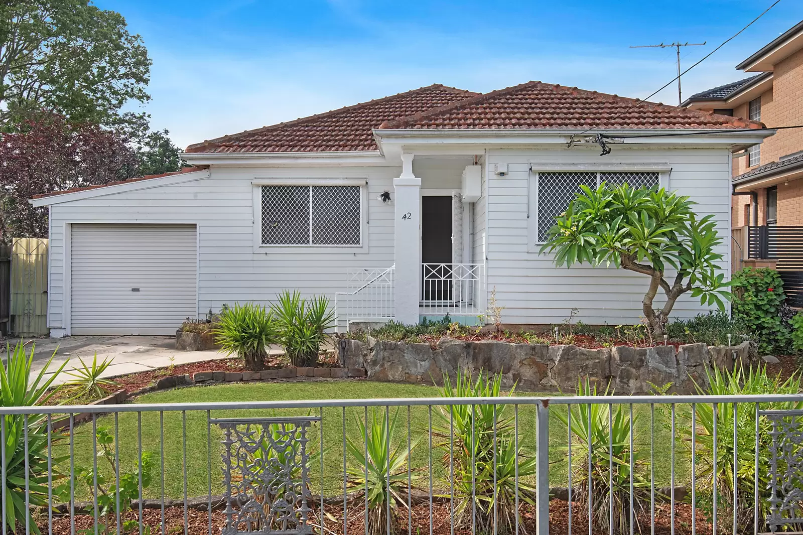 10 Montserrat Place, Forest Lake - Image 1