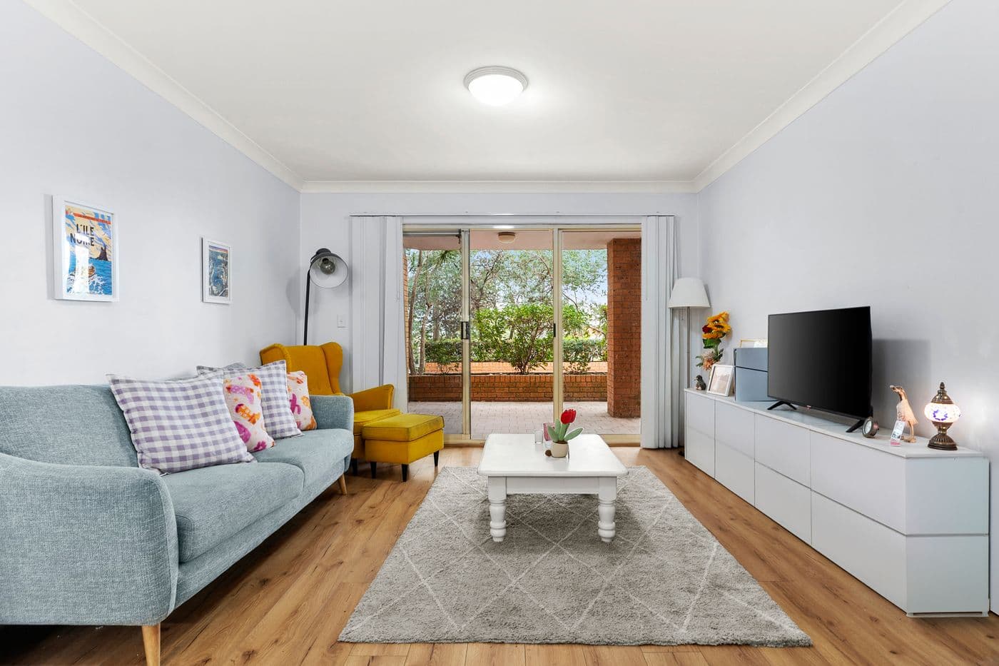 2/2-4 Mansfield Avenue, Caringbah - Image 1