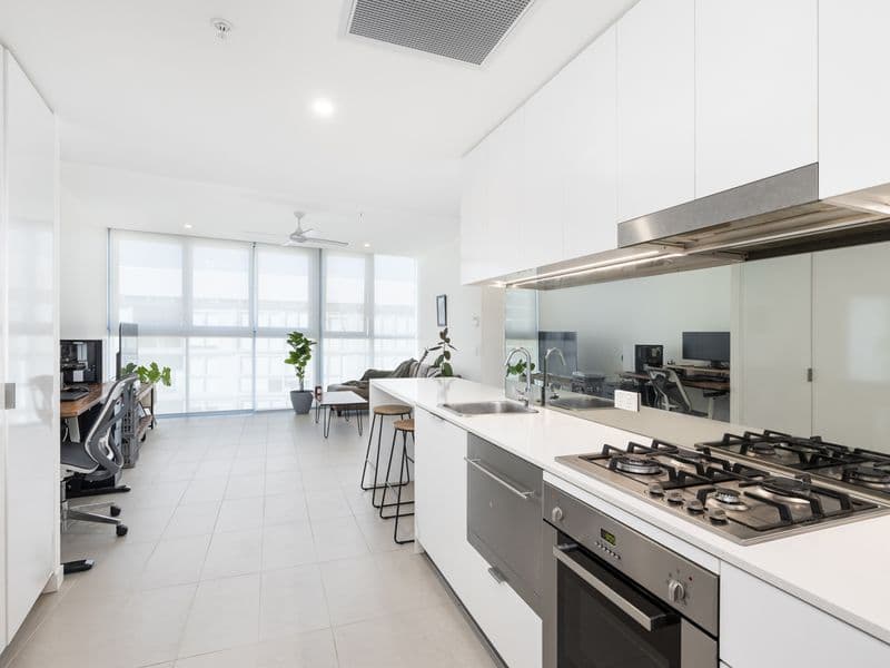 21410/37 Kyabra Street, Newstead - Image 1