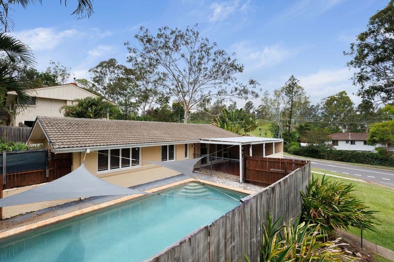 1 Dumbarton Drive, Kenmore - Image 1