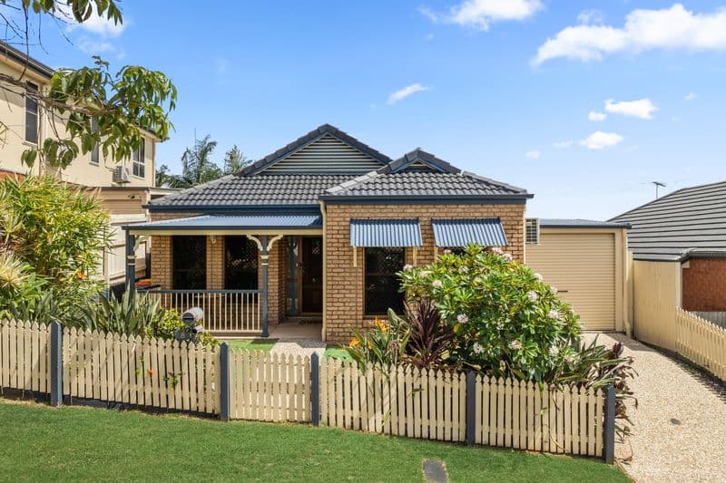 8 Emerald Crescent, Springfield - Image 1