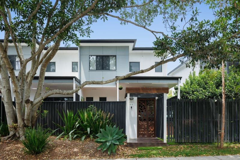 4/21 Kersley Road, Kenmore - Image 1