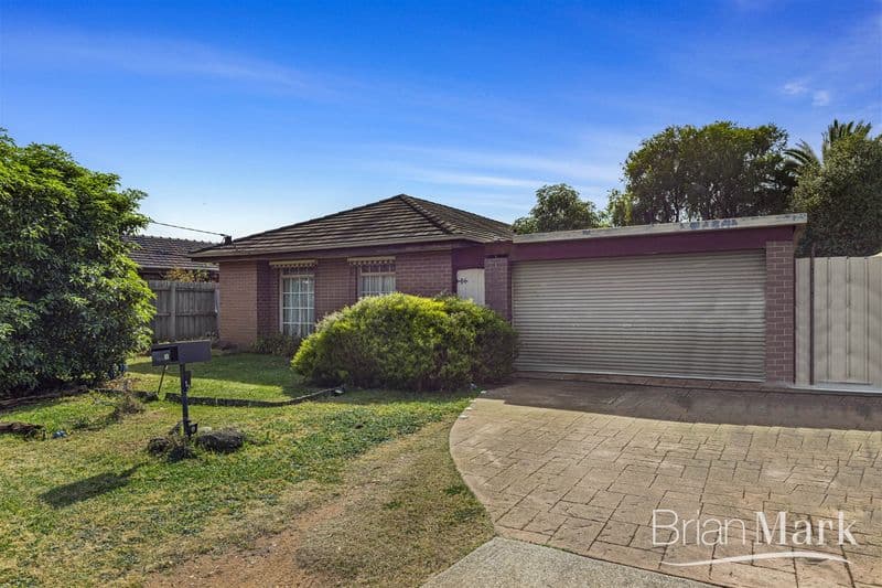 2/8 Wood Street, Hoppers Crossing - Image 1