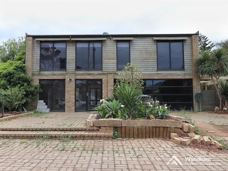 17 Callanan Grove, Werribee South - Image 1