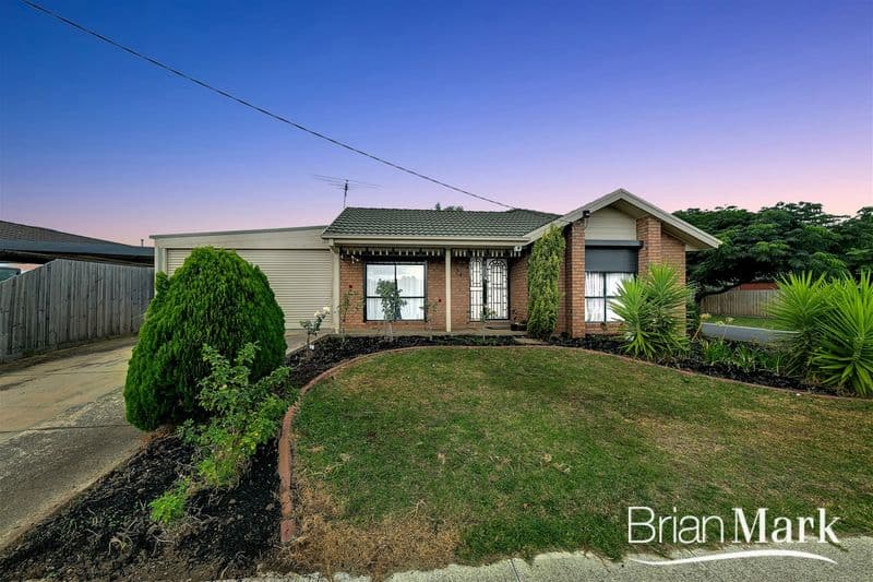 2/49-51 Fletcher Street, Tamarama, Hoppers Crossing - Image 1