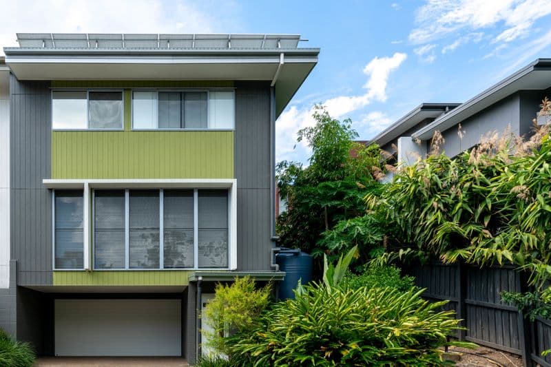 100/35 Kersley Road, Kenmore - Image 1