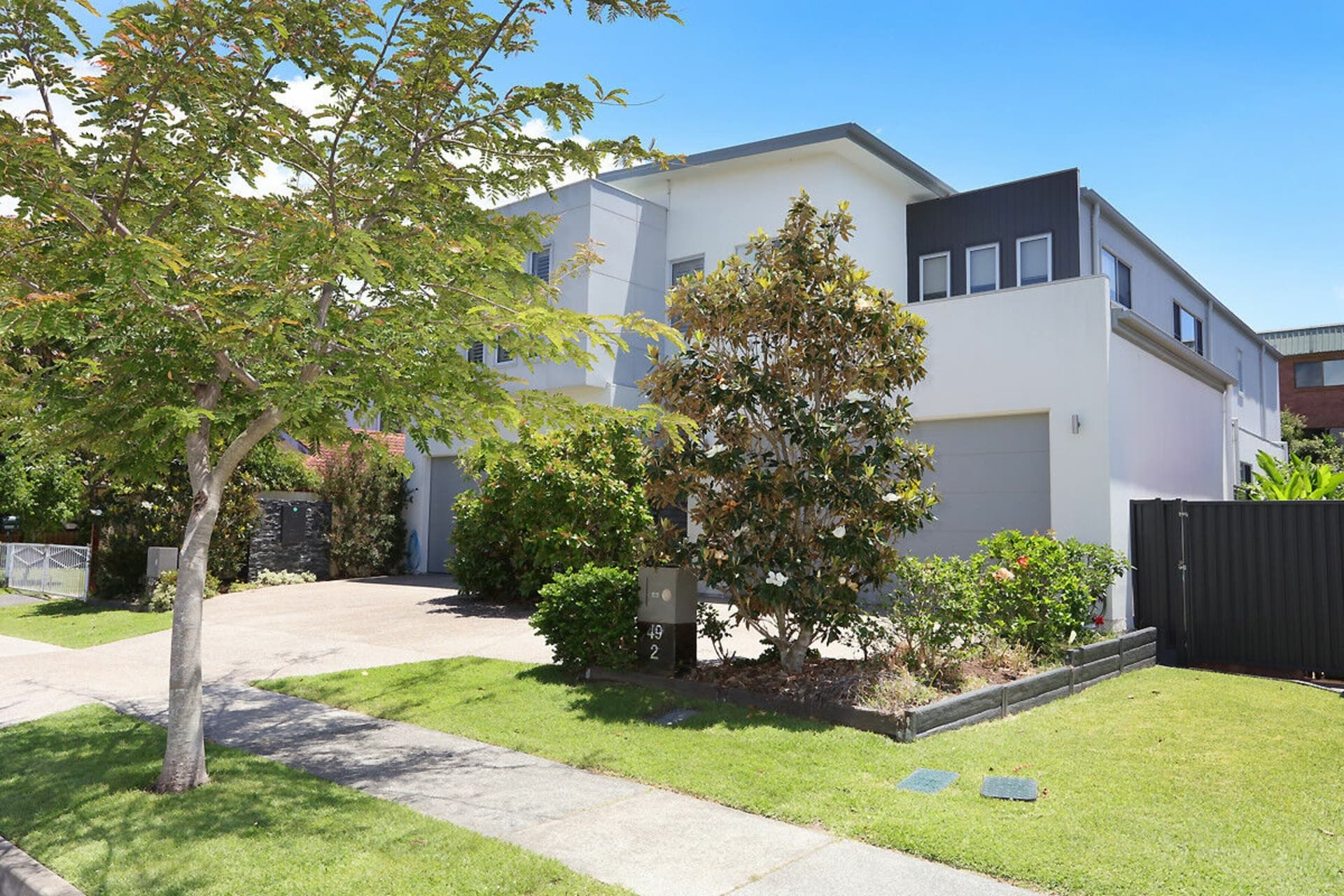 2/49 Milton Avenue, Paradise Point, Paradise Point - Image 1