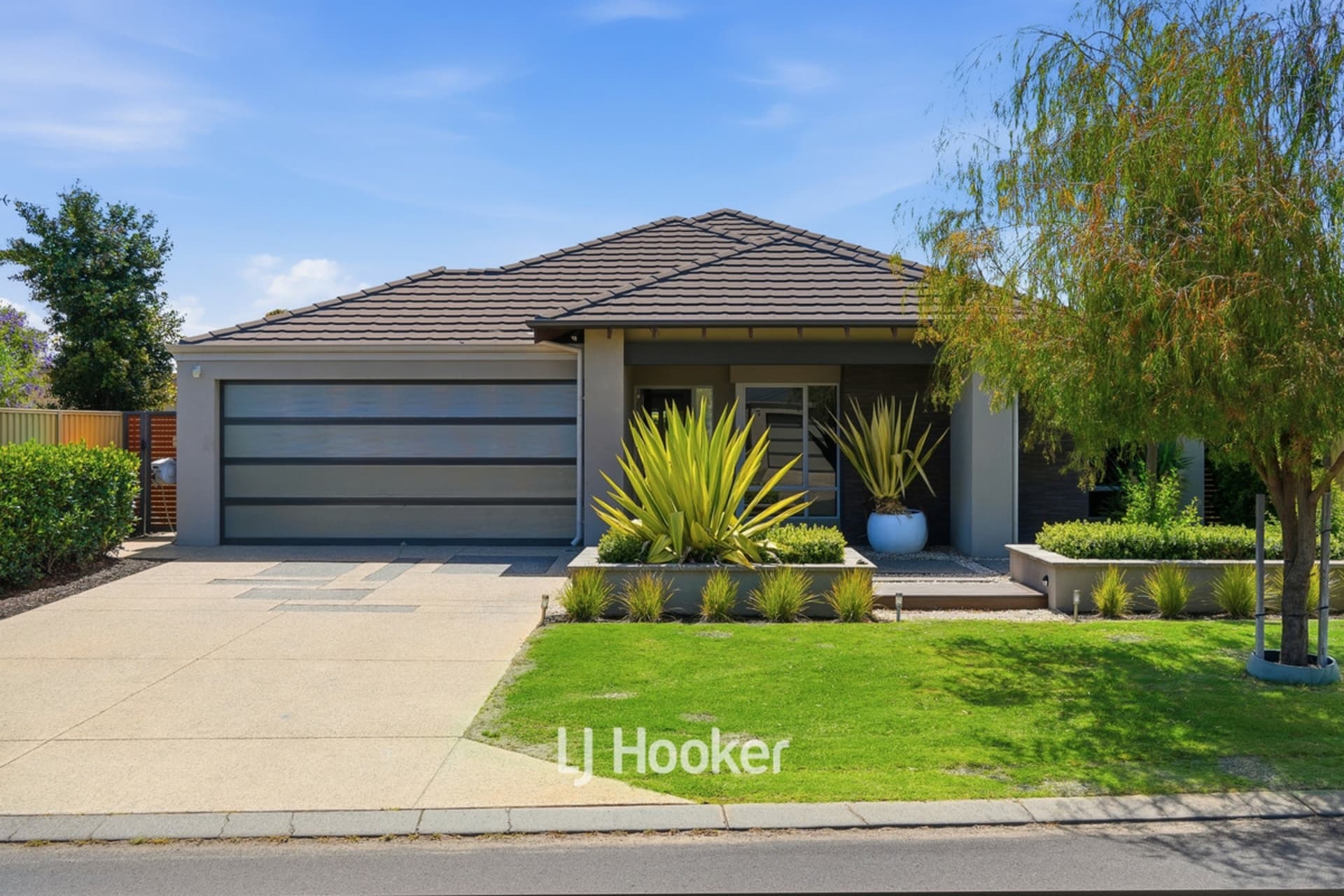 11 Barker Boulevard, Glen Iris, Glen Iris - Image 1