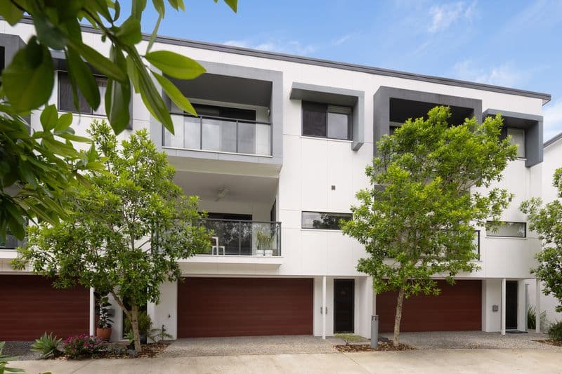 21/21 Kersley Road, Kenmore - Image 1